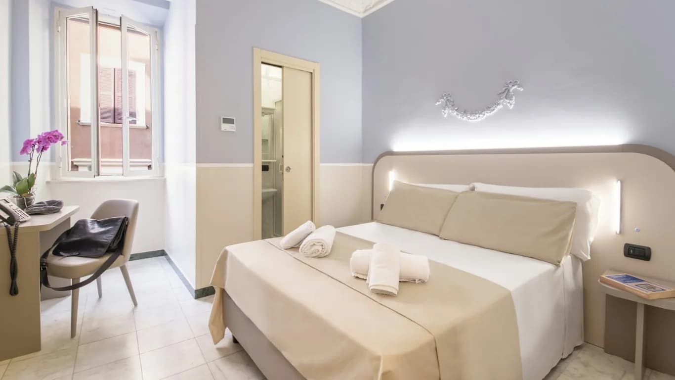 Classic double room at Hotel Grifo, Rome